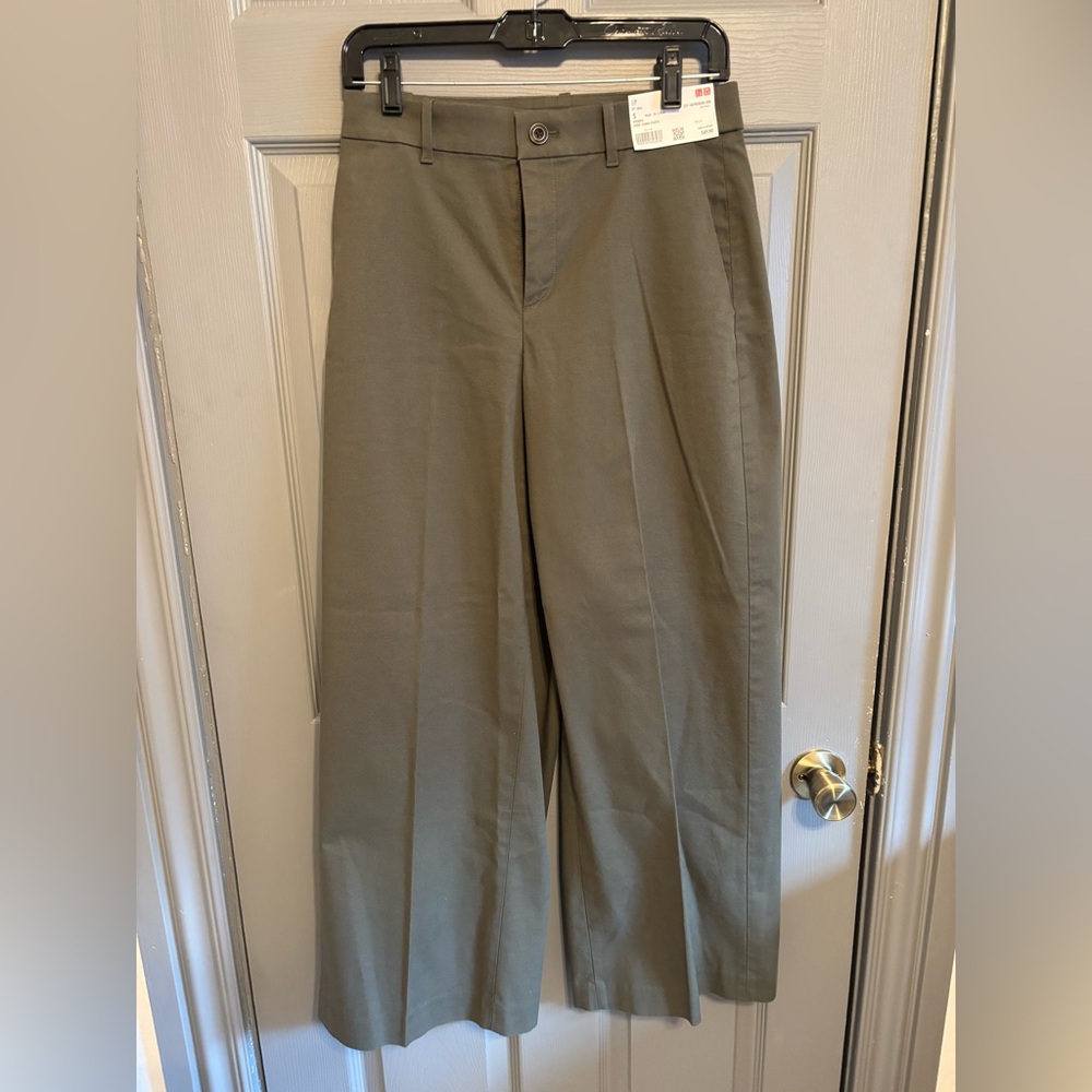 NWT Uniqlo Women’s Wide Chino Pants sz Small Olive Green